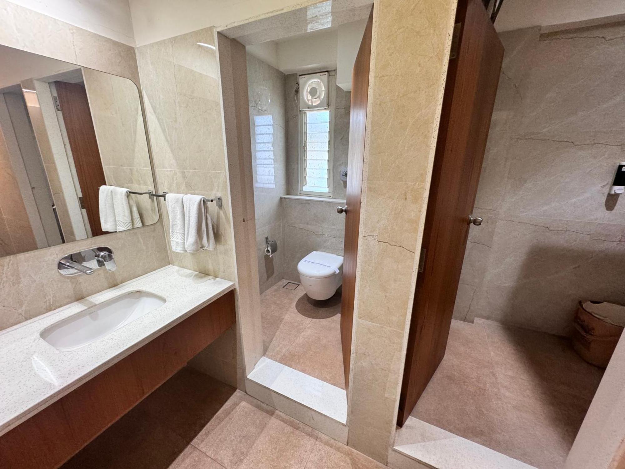 Siara Styles Amba Suites, Gandhinagar Exterior photo
