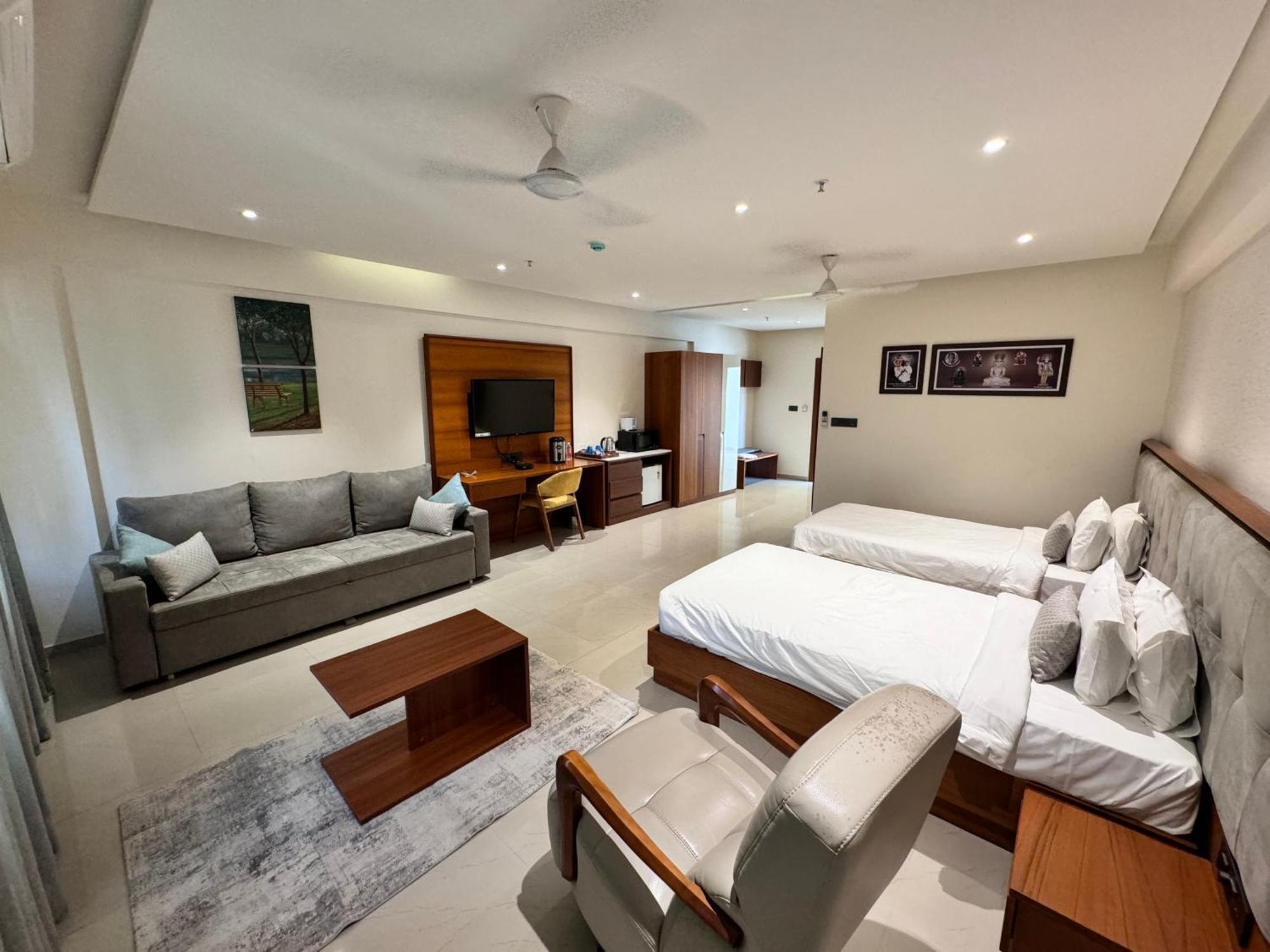 Siara Styles Amba Suites, Gandhinagar Exterior photo